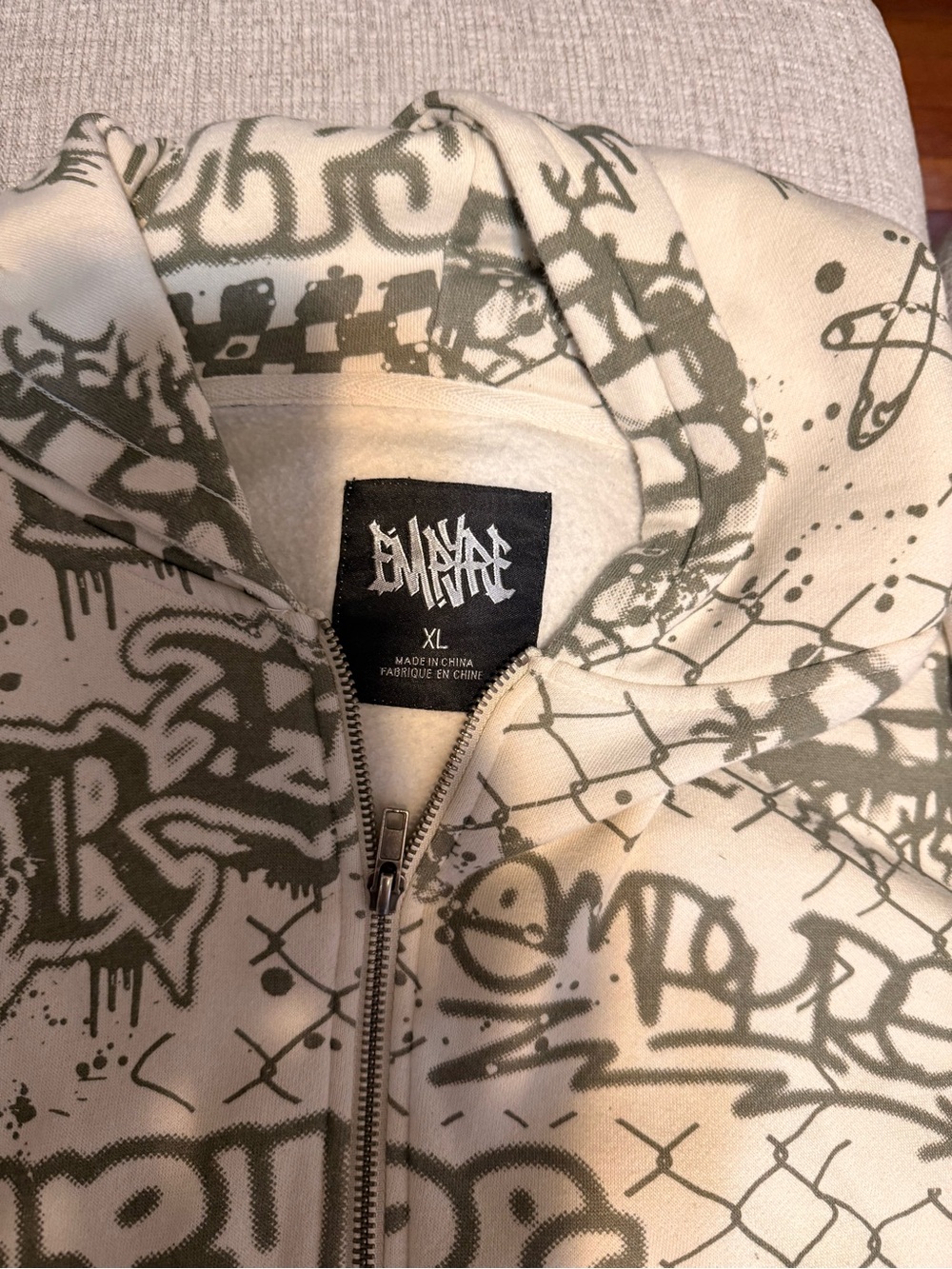 🔥🔥BACK TO SCHOOL SALE🔥🔥ZUMIEZ EMPYRE  Zip Hoodie in Cream & Olive - SIZE XL